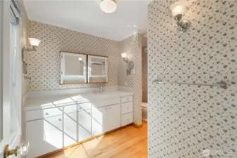 2nd bedroom attached full bath