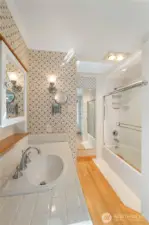 2nd bedroom attached full bath