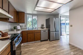 Kitchen w/ newer appliances