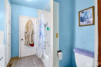 Down stairs bathroom with dual access.