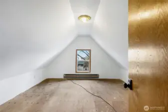 Second large upstairs bedroom facing the road.