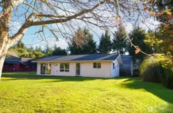 This lovely, recently updated 2BR/1BA sits on a 0.25-acre lot just minutes from the beach, Lake Minard, and the Marina.