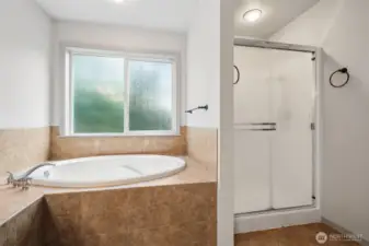 Primary 5-piece En-suite Bathroom