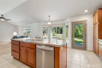 Kitchen w/ Huge Island