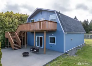 upstairs deck to large patio