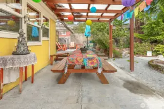 The covered patio is great year round for outdoor entertaining and BBQs.