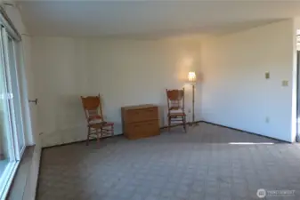 Nice sized living room.