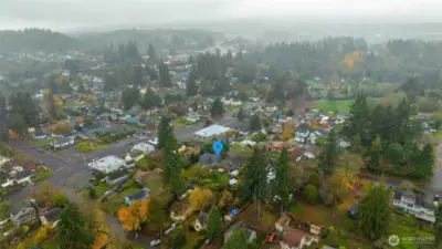 Tucked away on a quiet street but close to everything--Bremerton Ferry, the Shipyard, downtown shopping, Hwy 3... and walking distance to Los Encantos World Bakery for your weekend treats!