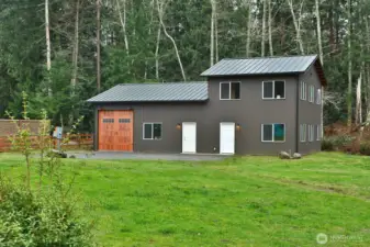 Spane built metal building is a recent addition to the property!