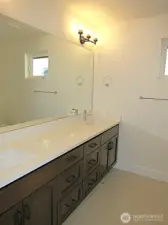Upstairs full bathroom.
