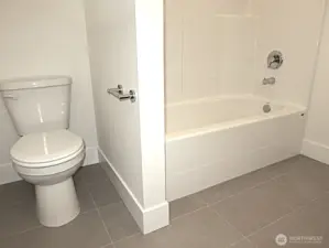 Upstairs full bathroom.