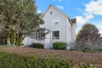 Welcome to 704 M Street, Hoquiam WA Exterior Frontal of this historic structure legally converted to a multifamily duplex with separate electrical & gas meters for each unit