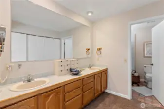 Double vanity in primary