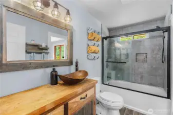 Full Bathroom with pass trhough access from hallway to primary bedroom