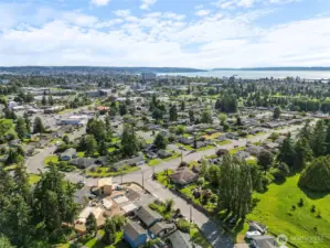 Only minutes to Everett Waterfront, Legion Park & Golf Course.