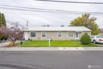 Conveniently located in town, just a block off Basin st and a block to HWY 282 access to HWY 17!