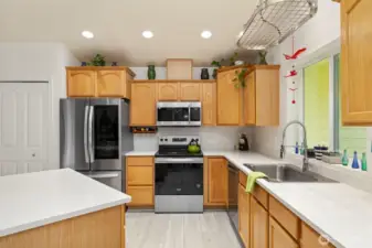 Newer appliances and Quartz countertops