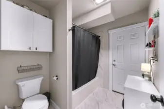 Lower level ADU bath with full sized tub