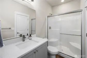 Main Level 3/4 Bath in JR Suite