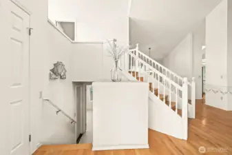 Inviting entryway viewpoint.