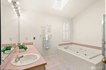 Primary 5-piece bath