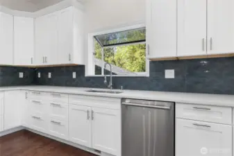 Formal Dining RoBrand New Thermador Appliancesom