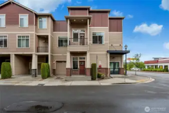 Welcome Home to your Renton Highlands Haven!