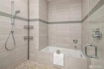 Ensuite shower + bath.