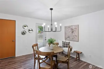 Cozy eating area next to the kitchen.