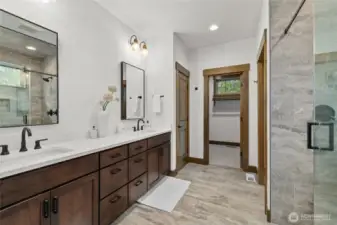 Main level primary ensuite