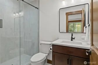 Upper level ensuite
