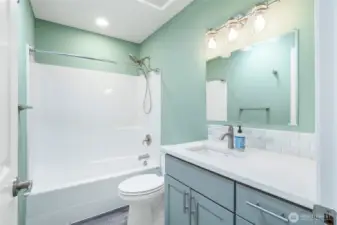 Hall bathroom between two bedrooms.