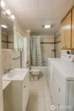 Full bath, cont