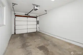 Your private 1-car garage