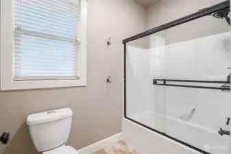 Tub/shower combo in the hall bath.