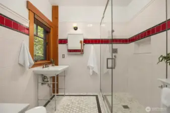 NW on-suite bathroom