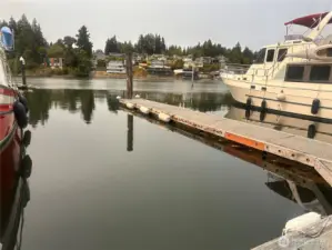 What a convenient location - it is EASY to get out of the dock and into the open water of GH Bay!