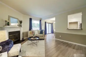 Pass through from the kitchen is great for entertaining.