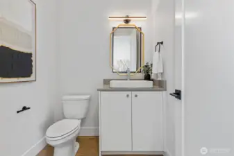Main level 1/2 bath