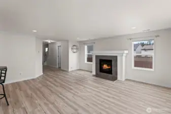 The hall flows into the livingroom