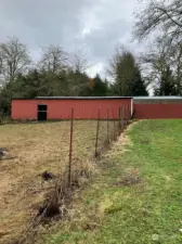 Barn lean to