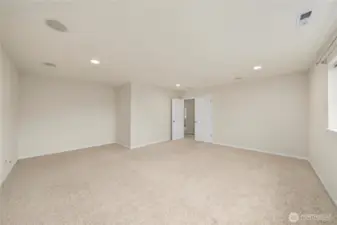 massive upstairs bonus room with dolby digital 7.1 surround, wired for projector & cat 5 wiring