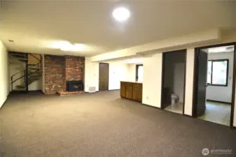 Family Room w/Pellet Stove