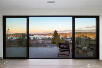 Massive sliding doors making indoor out door livving great.