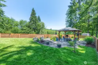 Beautiful Relaxing Back Yard.
