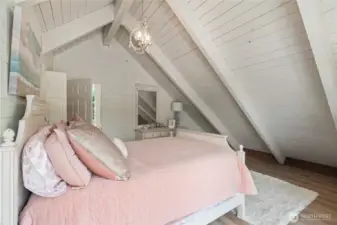 Upper level suite
