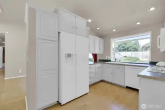 So much cabinet space.