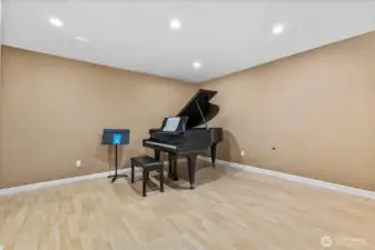 Large, finished bonus room