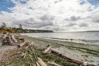 Deeded Lot A beach rights to "The Cove" an 18-acre private beach park with 700 feet of waterfront, Fire pits, a boat launch, pickleball courts, trails, and ponds.