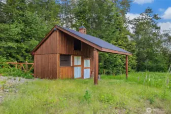 Stable for a horse, goats, sheep?